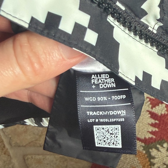 Perfect Moment Nevada Duvet II Jacket in Black and White Houndstooth - Picture 5 of 6